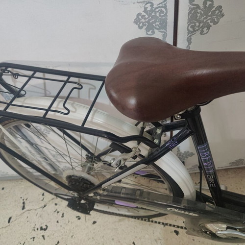 Cinzia 26" city bike like new with new tires