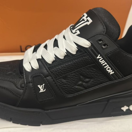 Louis Vuitton trainers sneakers black new, size 42.5