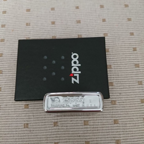 Zippo Lucky Strike lighter like new, polished chrome