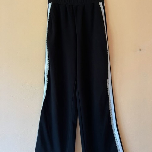 Black sports pants with white lace and elastic waist, like new, A-Style