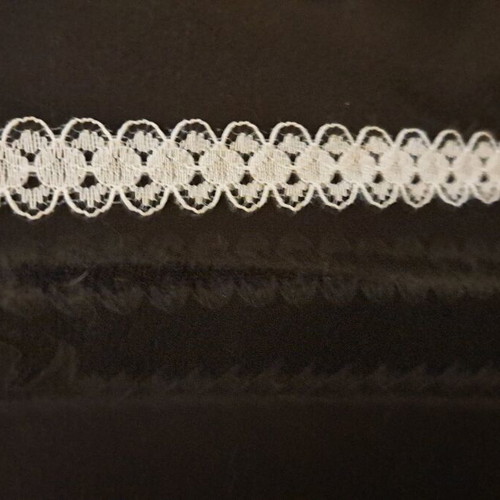 Choker white lace like new
