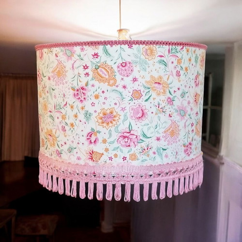 Romantic Touch ceiling light with floral lampshade