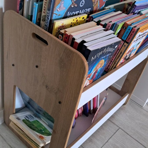 Children's desk and bookshelf set like new