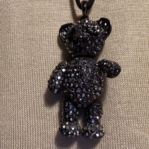 Long pendant with teddy bear 6cm like new, black