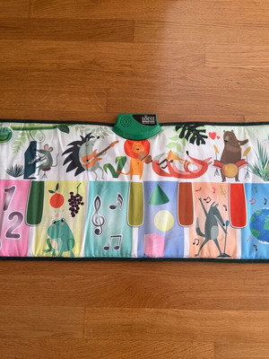 Children's floor piano with animals like new