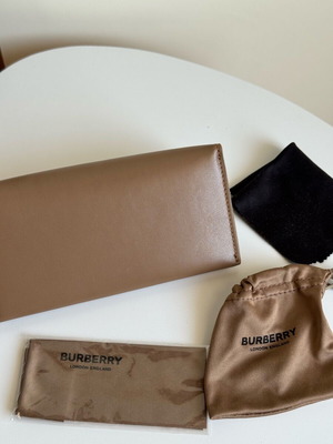 θήκη γυαλιων Burberry