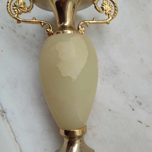 Marble table decoration like new with golden details