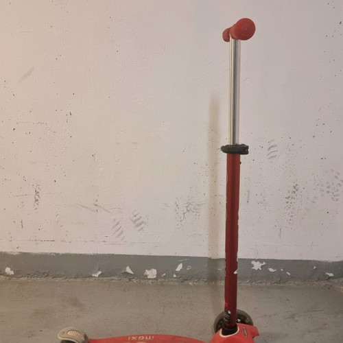 Micro Maxi Deluxe scooter used, red