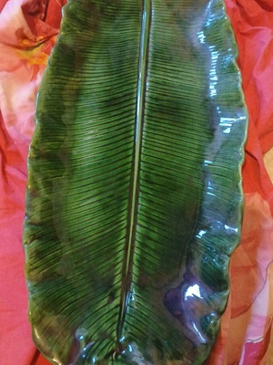 Vintage large ceramic serving platter banana leaf style Majolica used