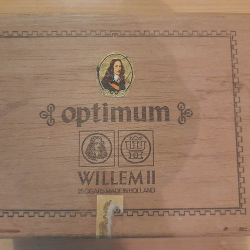 Vintage wooden Willem II Optimum cigar box used