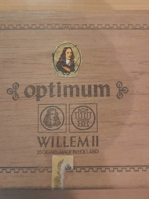 Vintage wooden Willem II Optimum cigar box used
