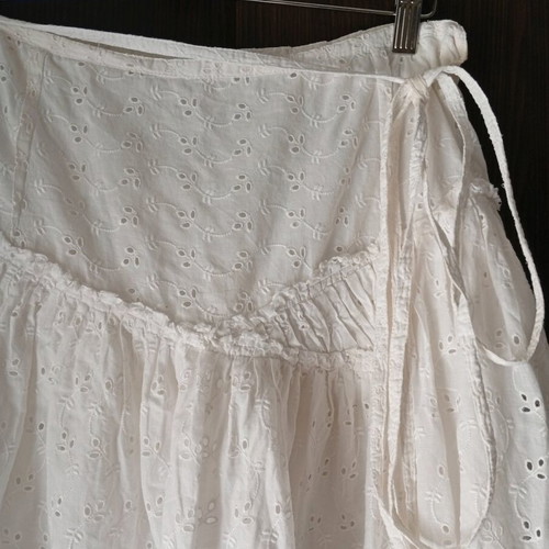 Women's white cotton skirt like new, broderie style