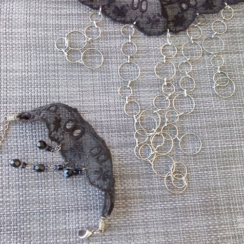 Lace choker set like new with bracelet