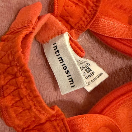 Intimissimi bra 65B coral with embroidered flowers like new