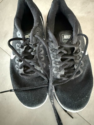 Nike running shoes size 38 like new, black