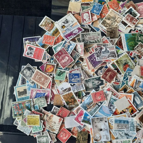 Large Lot of 1350 European Stamps like new with storage cards