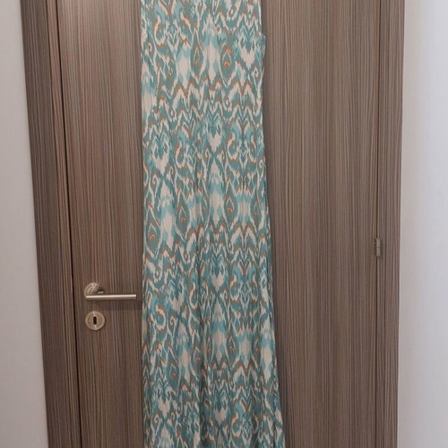 Chicard Satin Maxi φόρεμα σε εκρού, πράσινο και μπεζ
