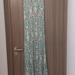 Chicard Satin Maxi φόρεμα σε εκρού, πράσινο και μπεζ