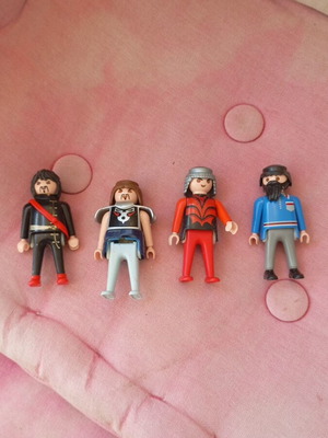 Playmobil figures used, pack of 4 pieces