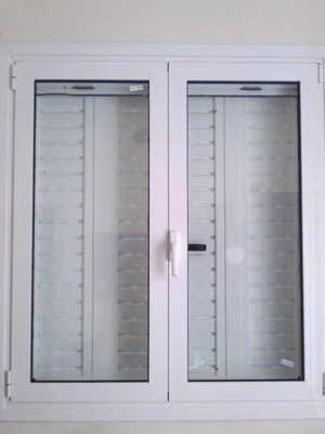 Aluminum balcony door double white like new, sliding