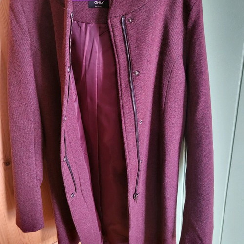 Only coat new burgundy with large hood, size small
