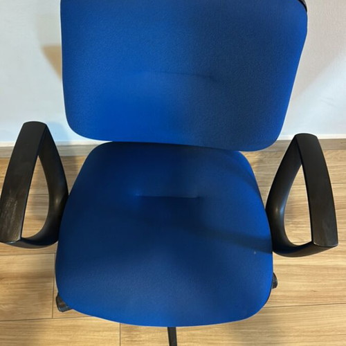 Blue hydraulic office chair with wheels and mechanism