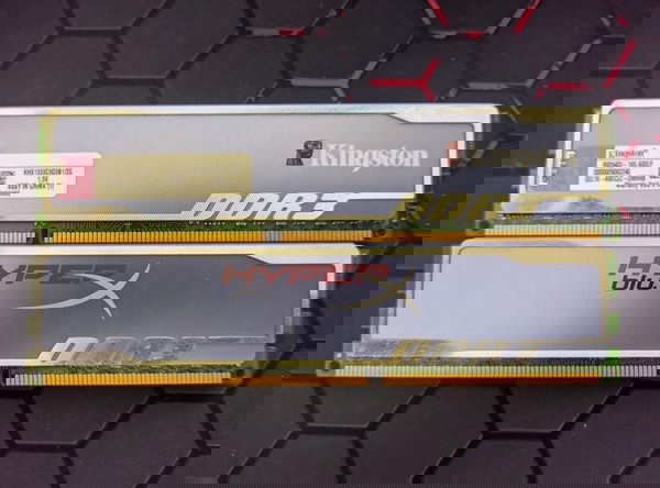 ΜΝΗΜΗ DDR3 KINGSTON 4GB (2 x 2GB) HYPER blu