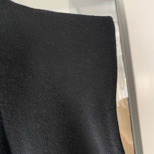 Black sleeveless pullover like new, size large