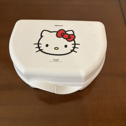 Hello Kitty snack box Tupperware