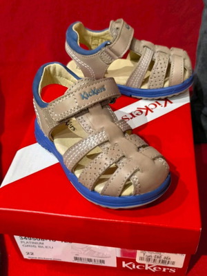 Kickers sandals for boys like new, size 22, beige and blue