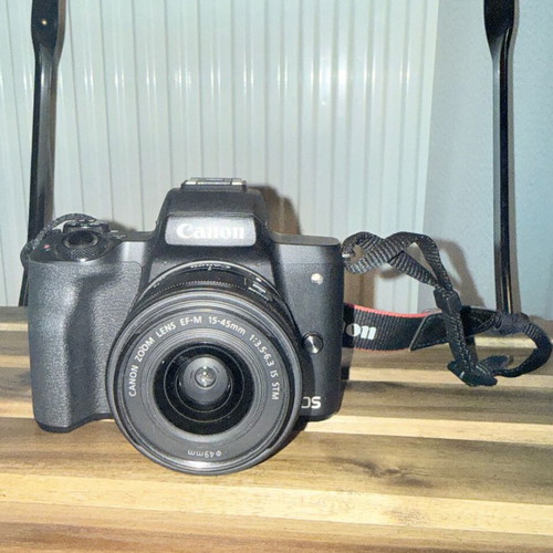 Canon EOS M50 mirrorless like new with EF-M 15-45mm IS STM lens