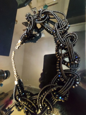 Necklace like new, black