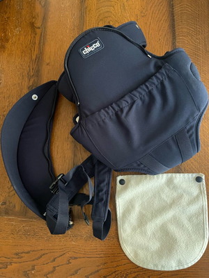 Chicco baby carrier like new, dark blue with bib and canopy