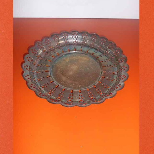 Metal Tray used, 24.5 cm diameter, table accessory