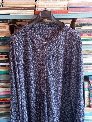 Boho style shirt size 49 like new, purple