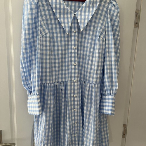 Only vintage dress with puff sleeves and large pointed collar, like new, size S-M, baby blue
