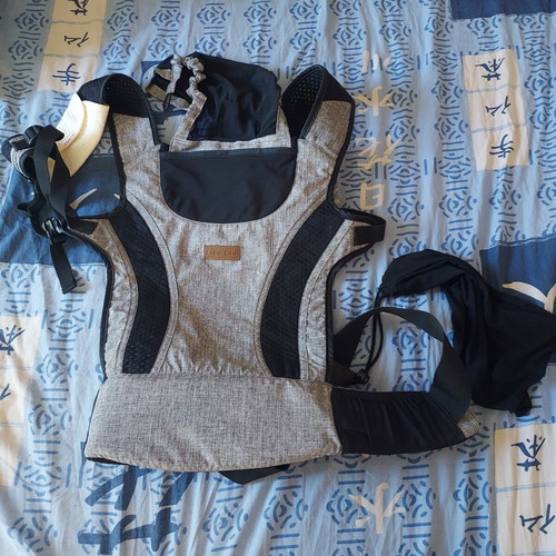 Free On baby carrier new with pouch