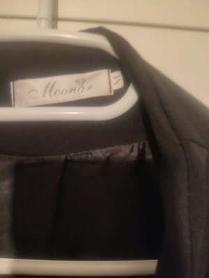 Crop μαύρο σακάκι medium κατάλληλο και για small σε άριστη κατάσταση