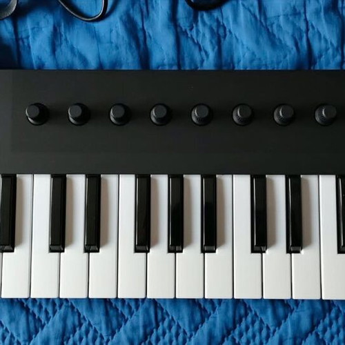 Native Instruments Midi Keyboard M32 like new