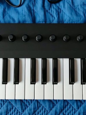 Native Instruments Midi Keyboard M32 σαν καινούργιο