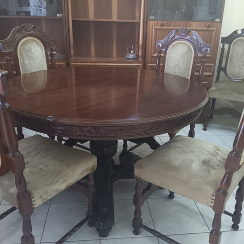 Dining table like new, heavy antique