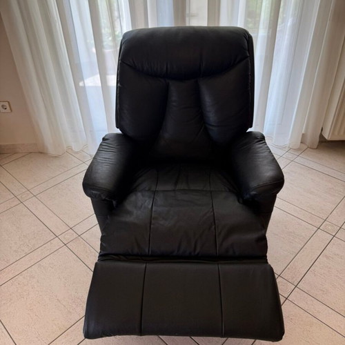 Relax armchair in black leatherette like new