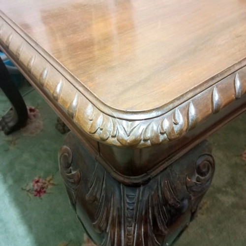 Antique dining table with lion legs and 6 chairs, like new