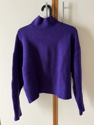 Zara purple sweater, size M