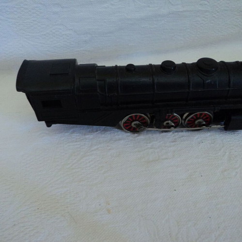 Train set used, engine with three wagons and tracks made in Japan