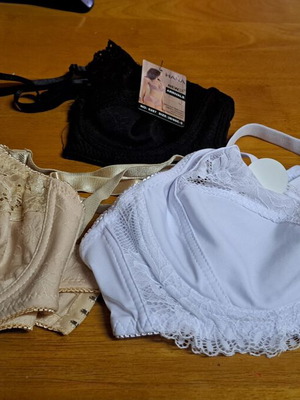 Hanna lingerie size C new, black and white