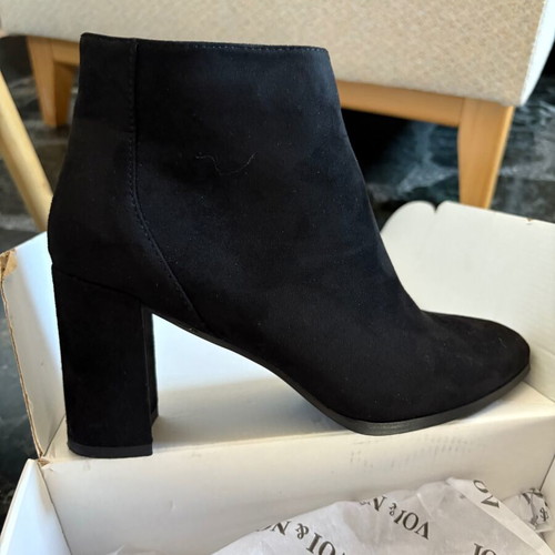 Voi Noi ankle boots with heel like new, black suede size 37