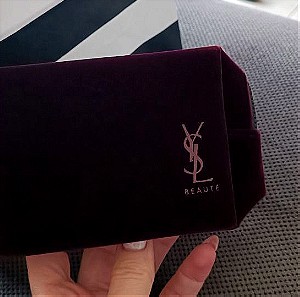 Yves Saint Laurent beauty pouch. Βελούδινο τσαντάκι για καλλυντικά YSL καινούργιο.