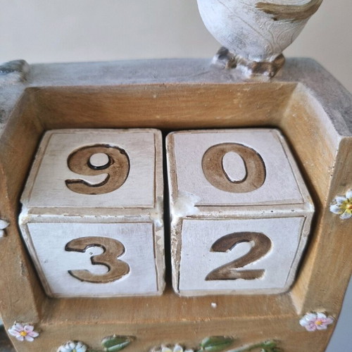 Decorative month and day calendar used