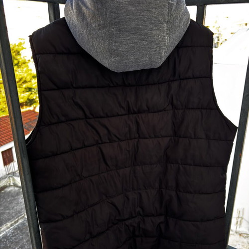 Women's sleeveless jacket with detachable hood like new, black and grey, sizes M/L